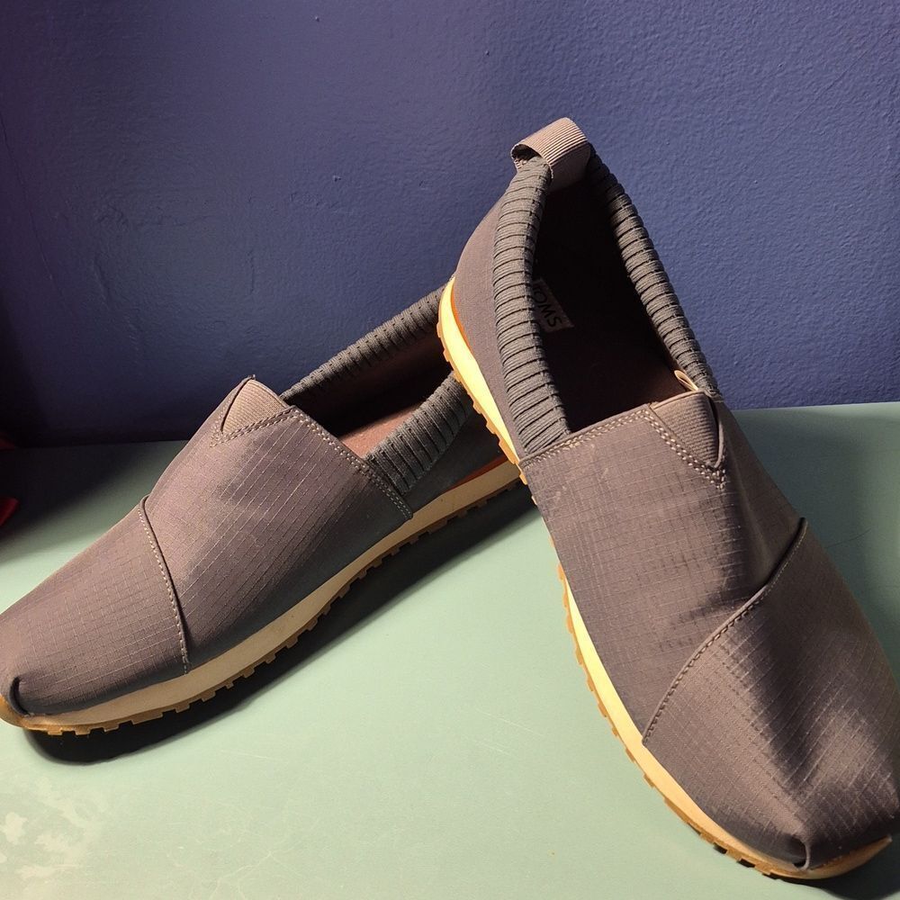 Toms Men's 10.5 Slip On Nylon Shoes
